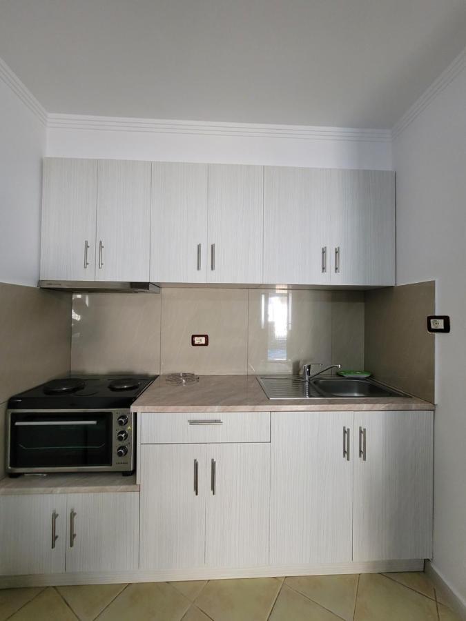 Petrefi Apartments Ksamil Esterno foto