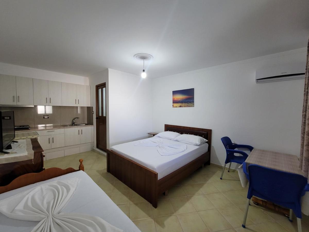 Petrefi Apartments Ksamil Esterno foto