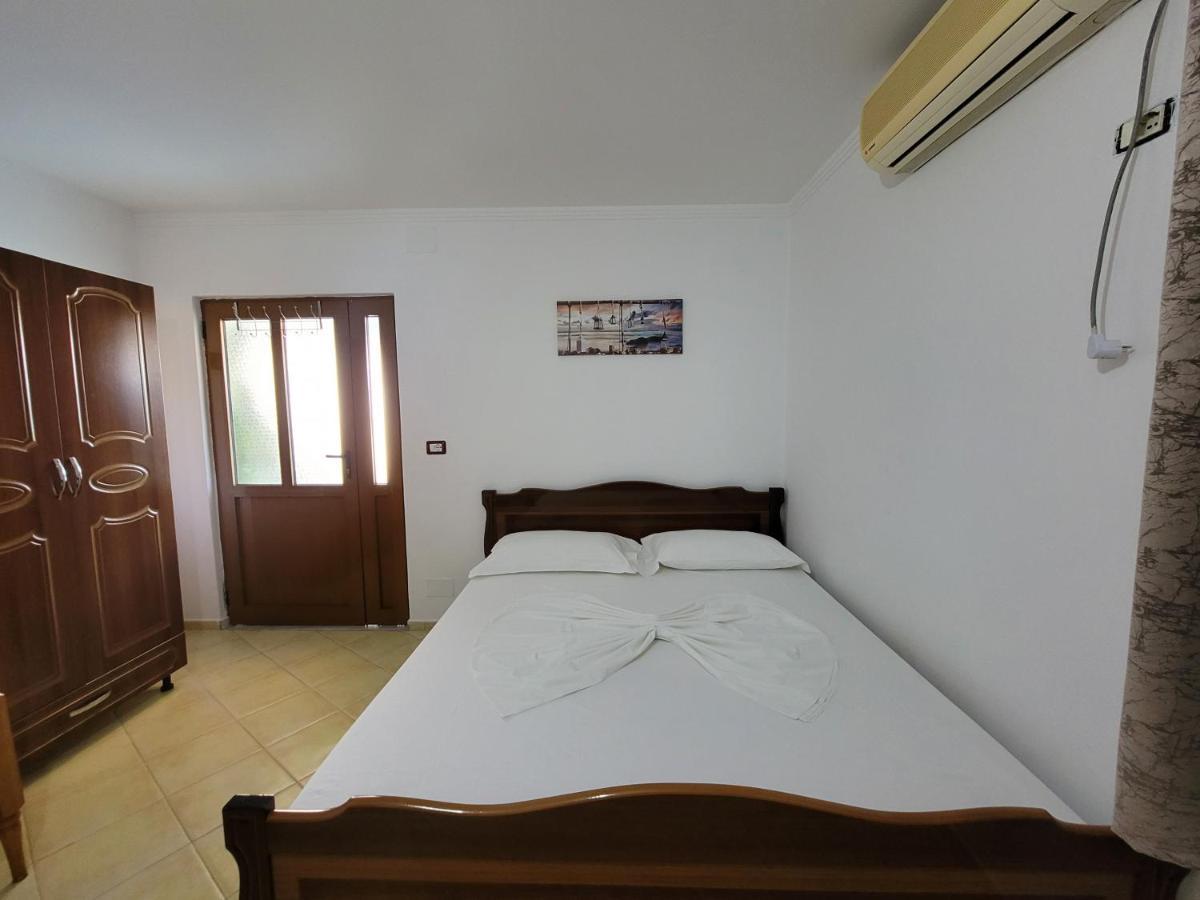 Petrefi Apartments Ksamil Esterno foto