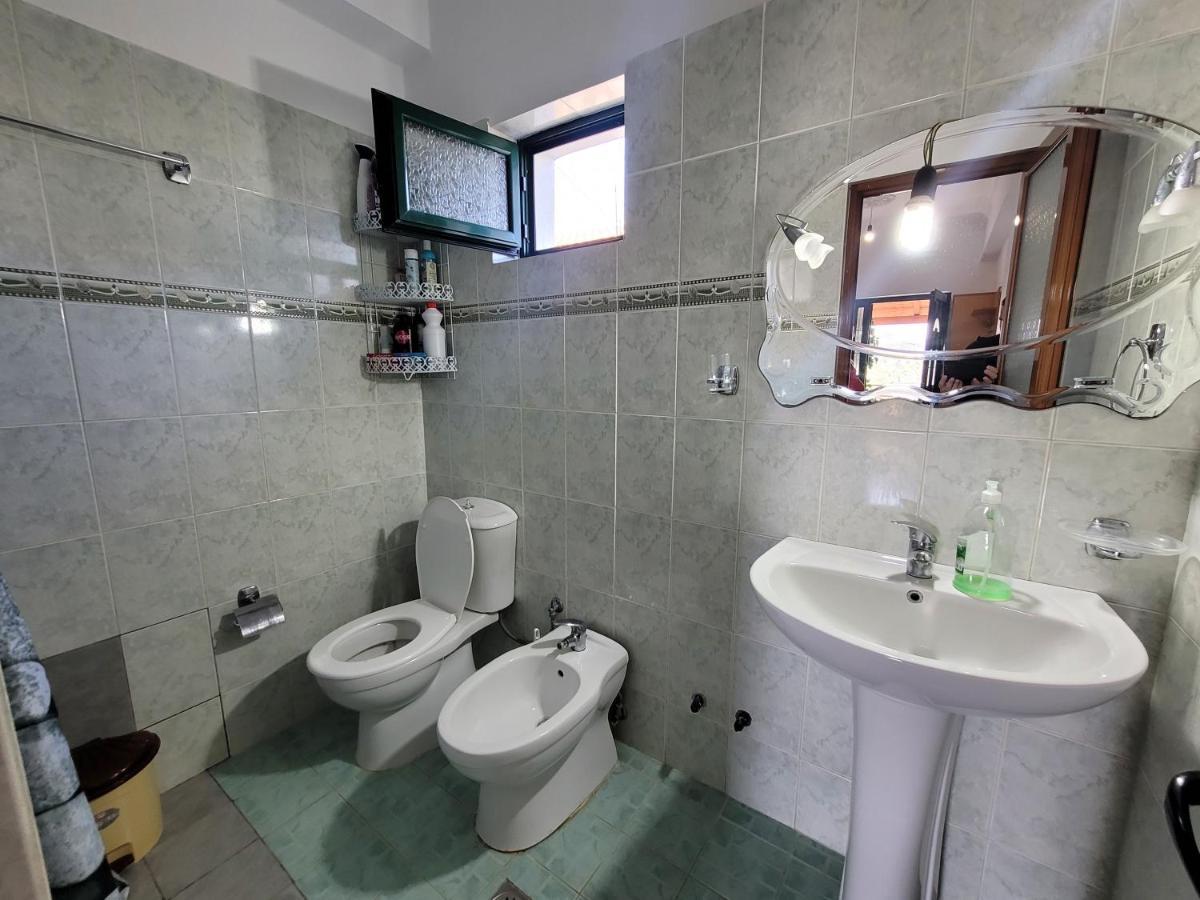 Petrefi Apartments Ksamil Esterno foto