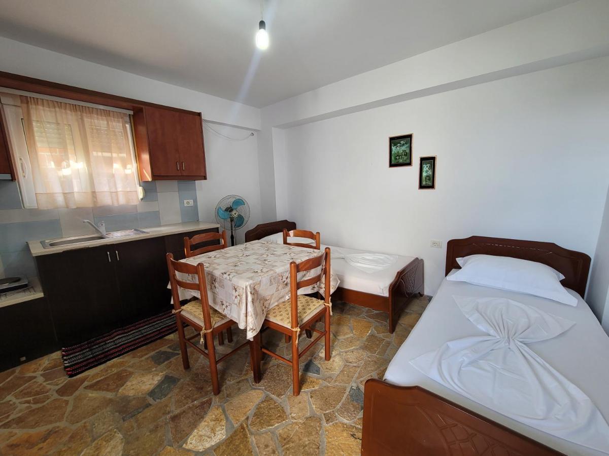 Petrefi Apartments Ksamil Esterno foto
