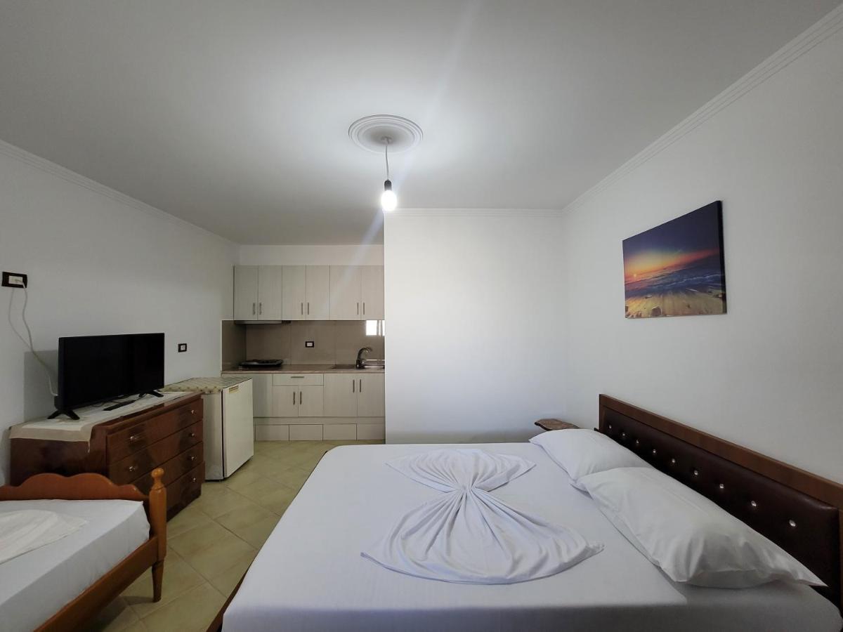 Petrefi Apartments Ksamil Esterno foto