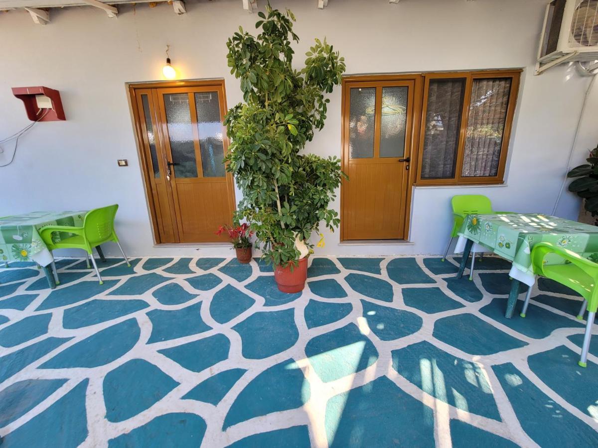 Petrefi Apartments Ksamil Esterno foto