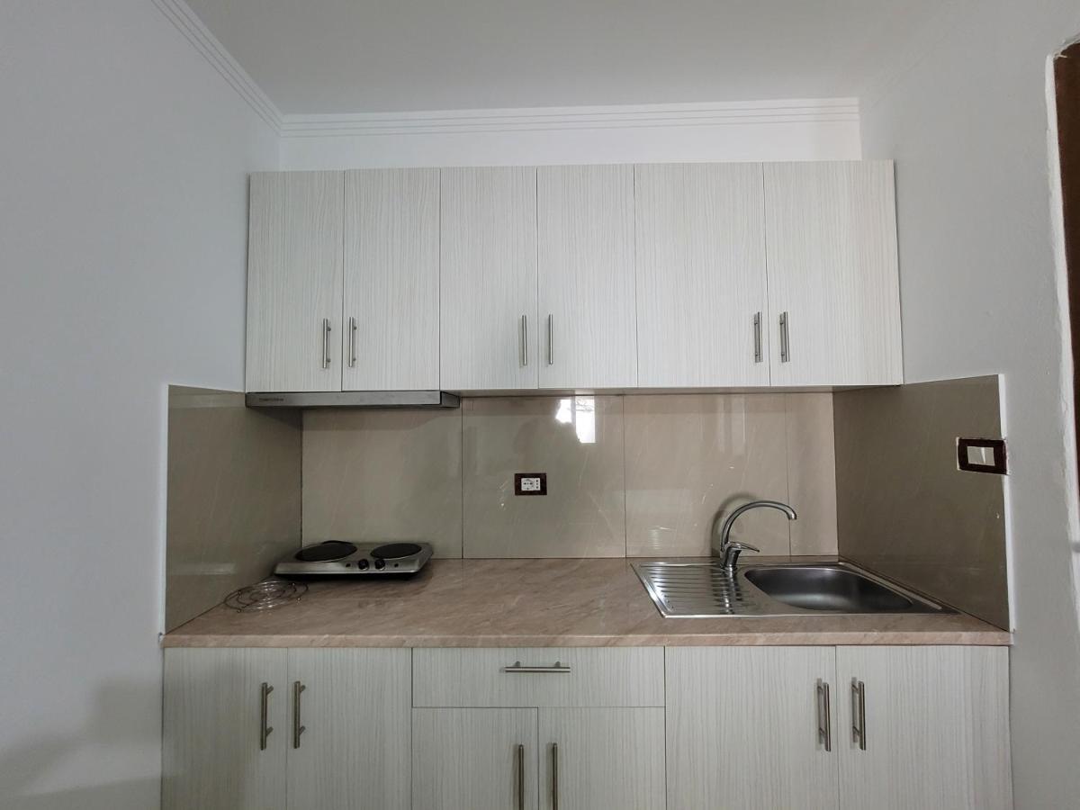 Petrefi Apartments Ksamil Esterno foto
