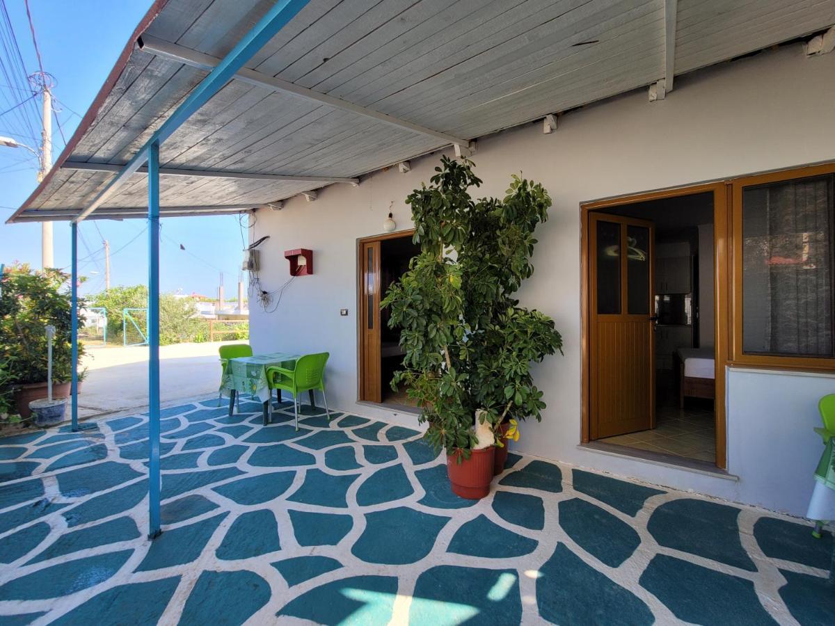 Petrefi Apartments Ksamil Esterno foto
