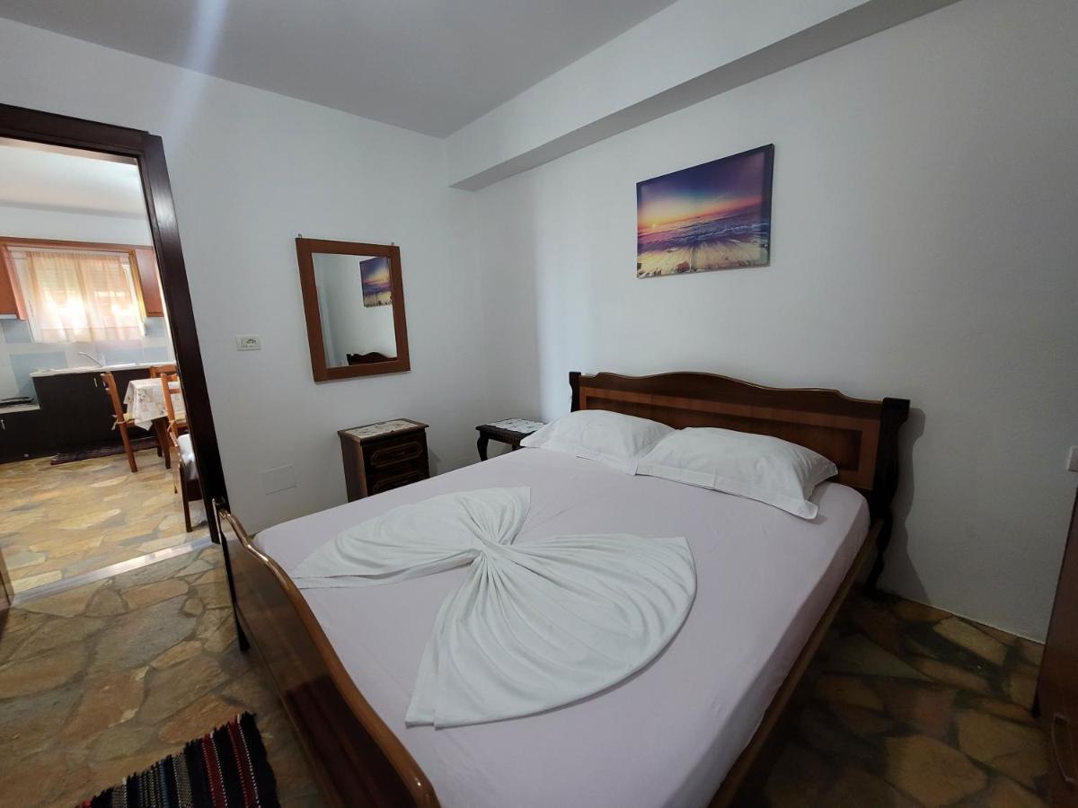 Petrefi Apartments Ksamil Esterno foto