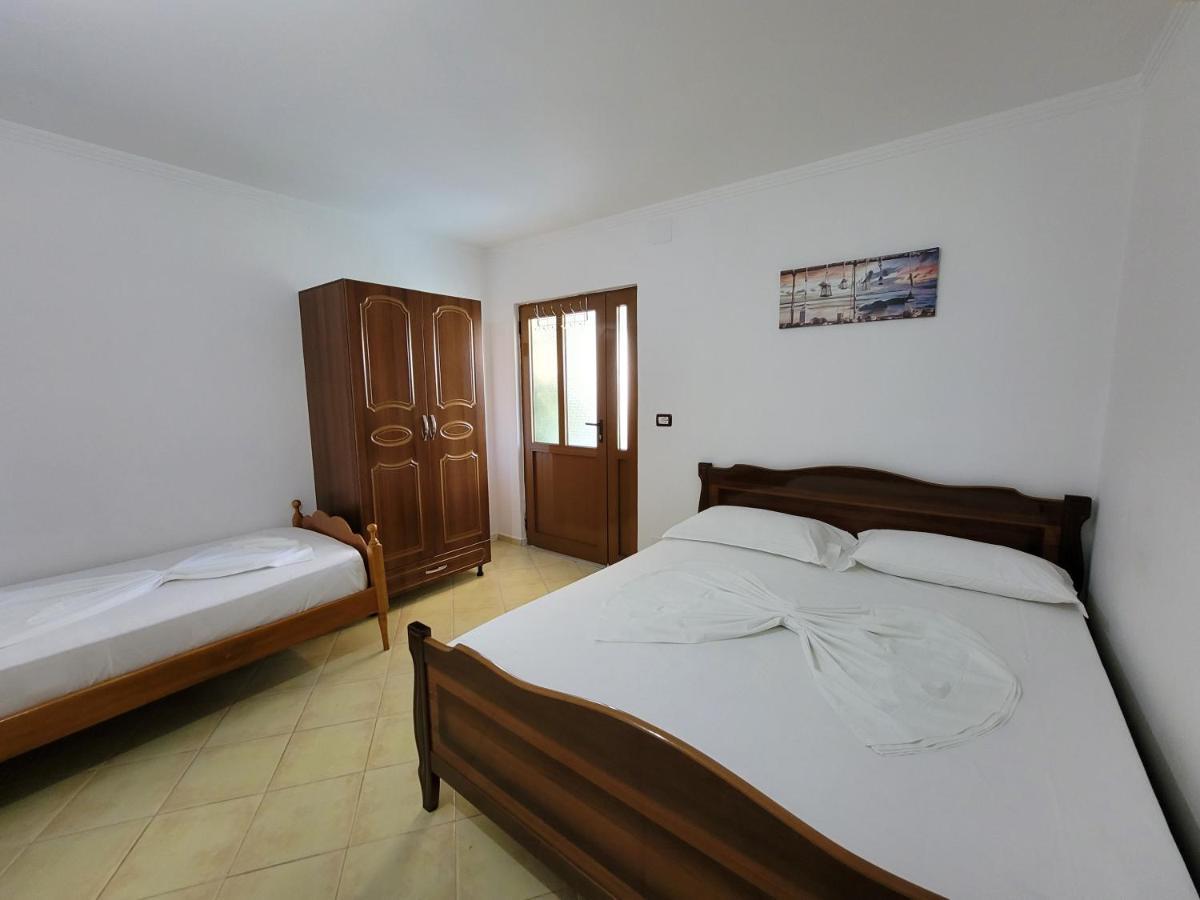 Petrefi Apartments Ksamil Esterno foto