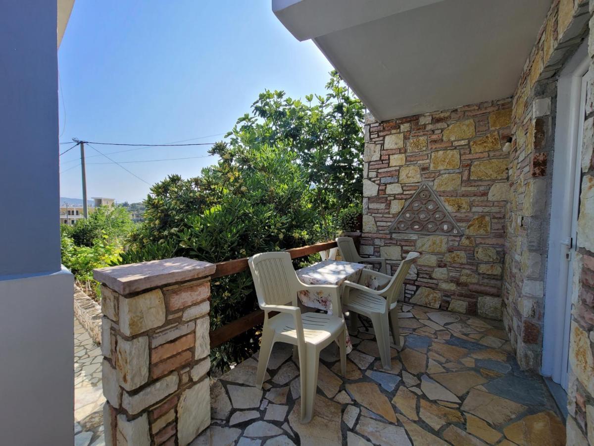 Petrefi Apartments Ksamil Esterno foto