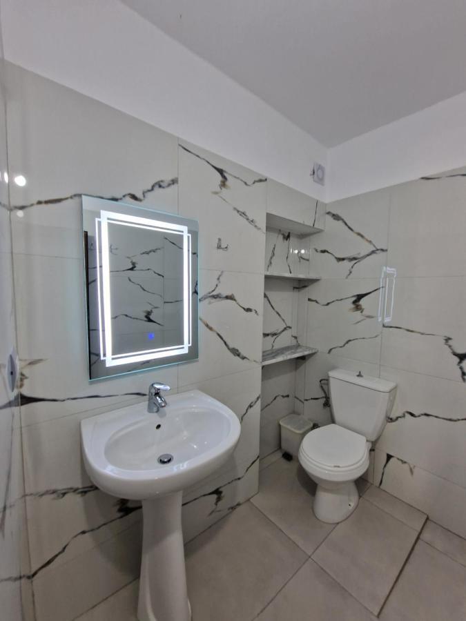 Petrefi Apartments Ksamil Esterno foto