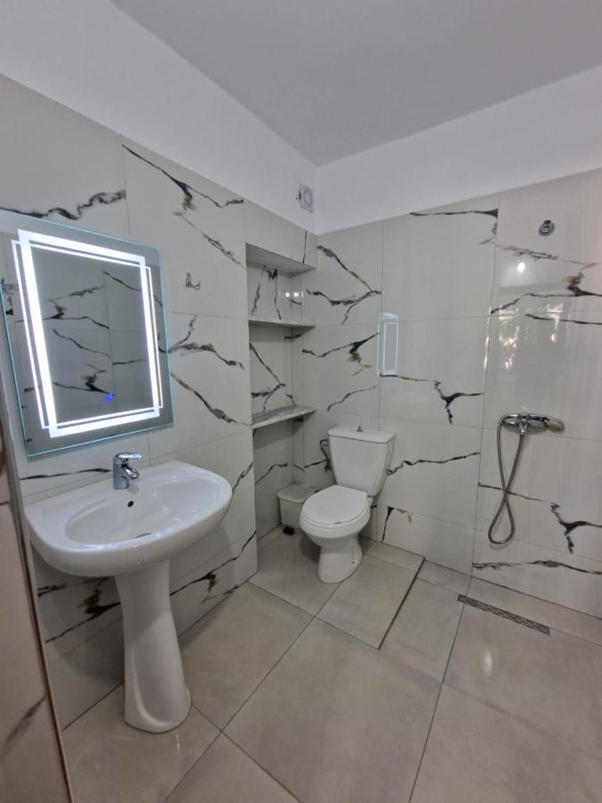 Petrefi Apartments Ksamil Esterno foto