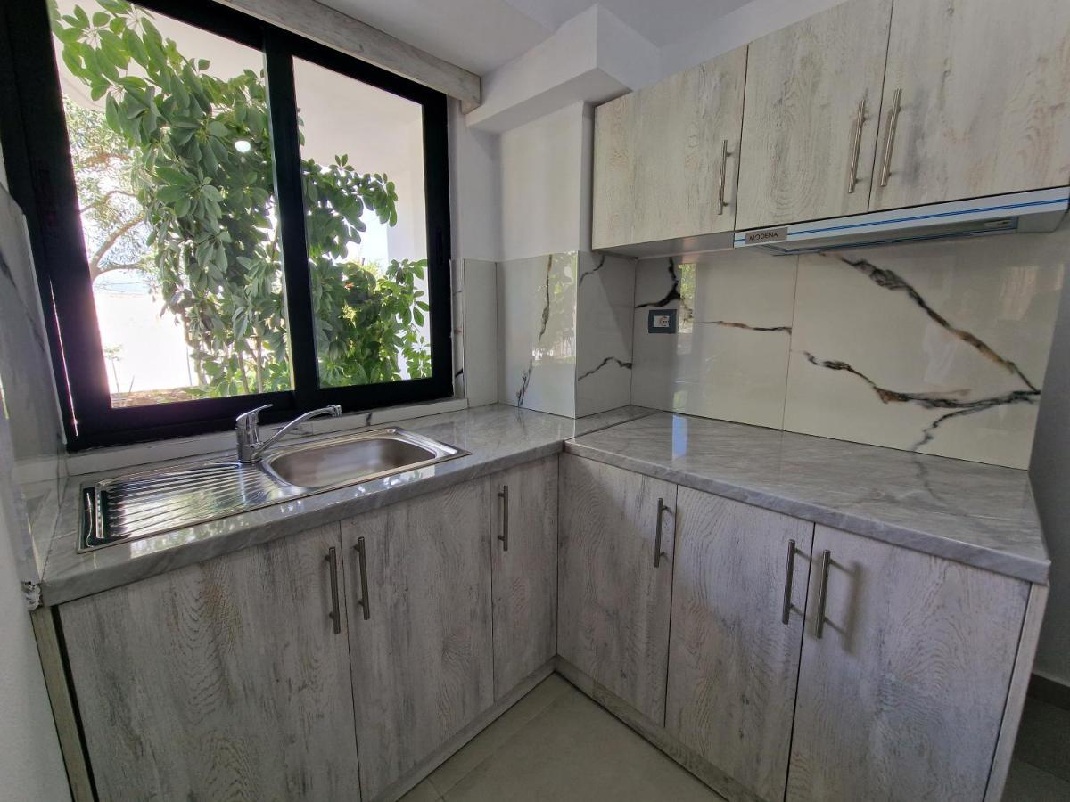 Petrefi Apartments Ksamil Esterno foto
