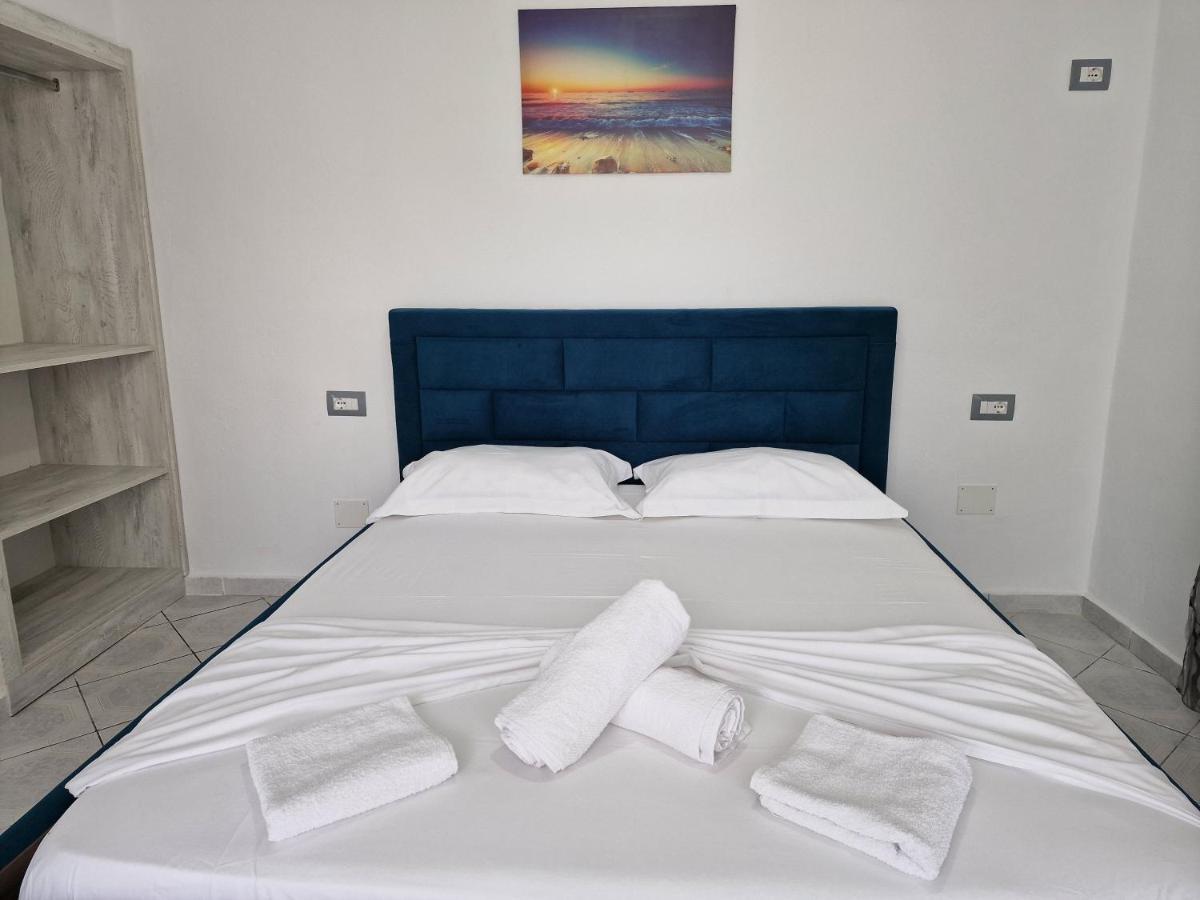 Petrefi Apartments Ksamil Esterno foto