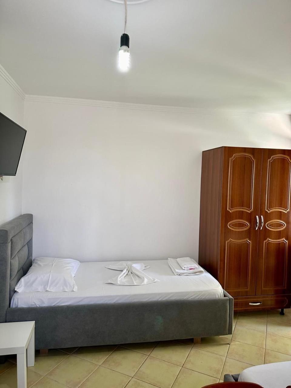 Petrefi Apartments Ksamil Esterno foto