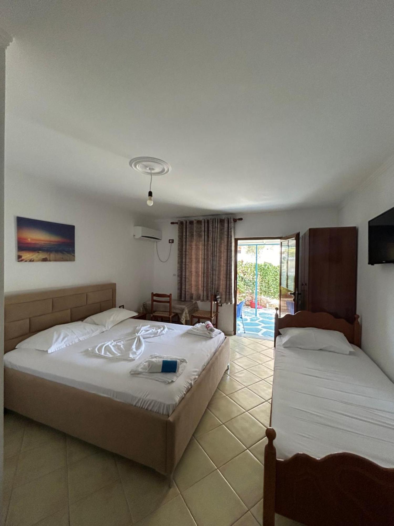 Petrefi Apartments Ksamil Esterno foto