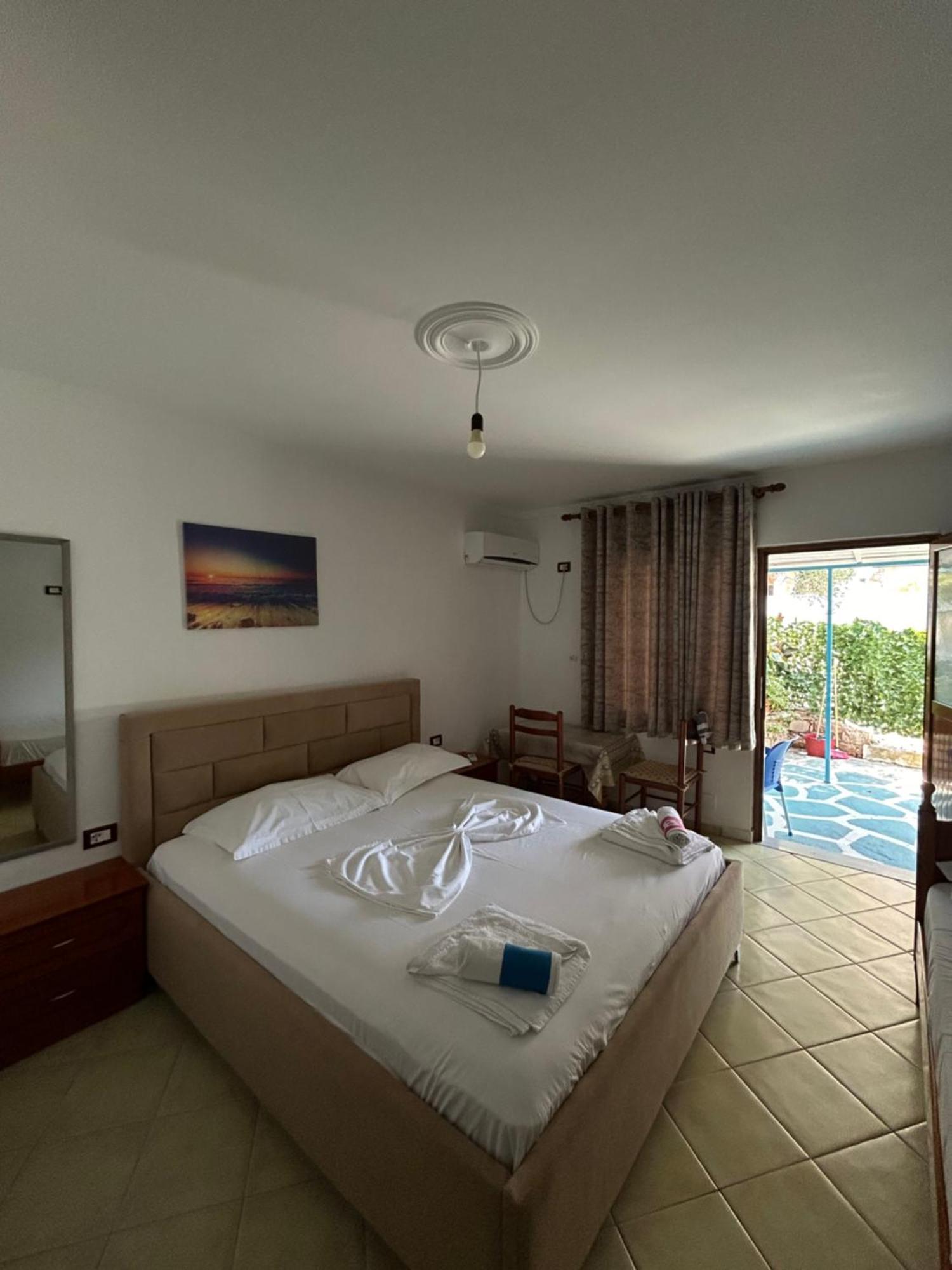 Petrefi Apartments Ksamil Esterno foto