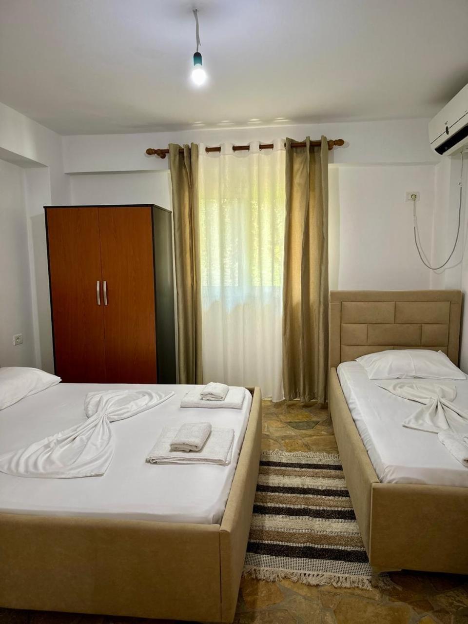 Petrefi Apartments Ksamil Esterno foto