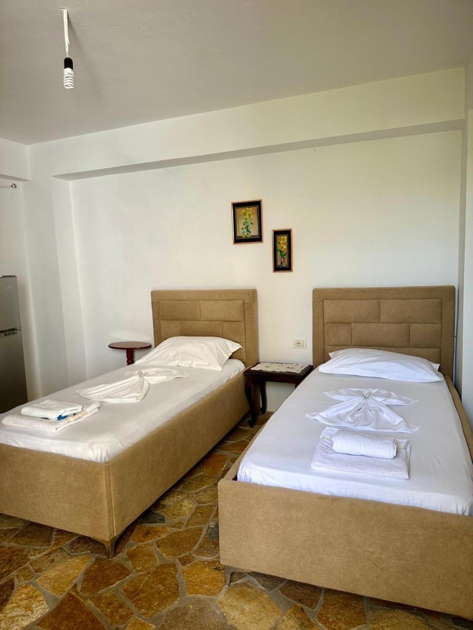 Petrefi Apartments Ksamil Esterno foto